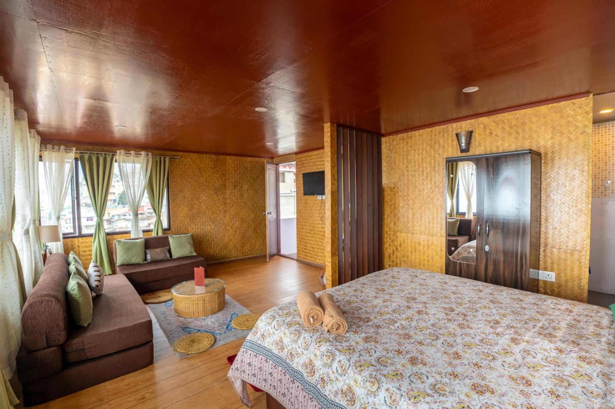 Monratino Himadrie -2 Mins Walk From Mall Road - All Rooms Have Kanchenjunga Mountain View Darjeeling  Exterior photo