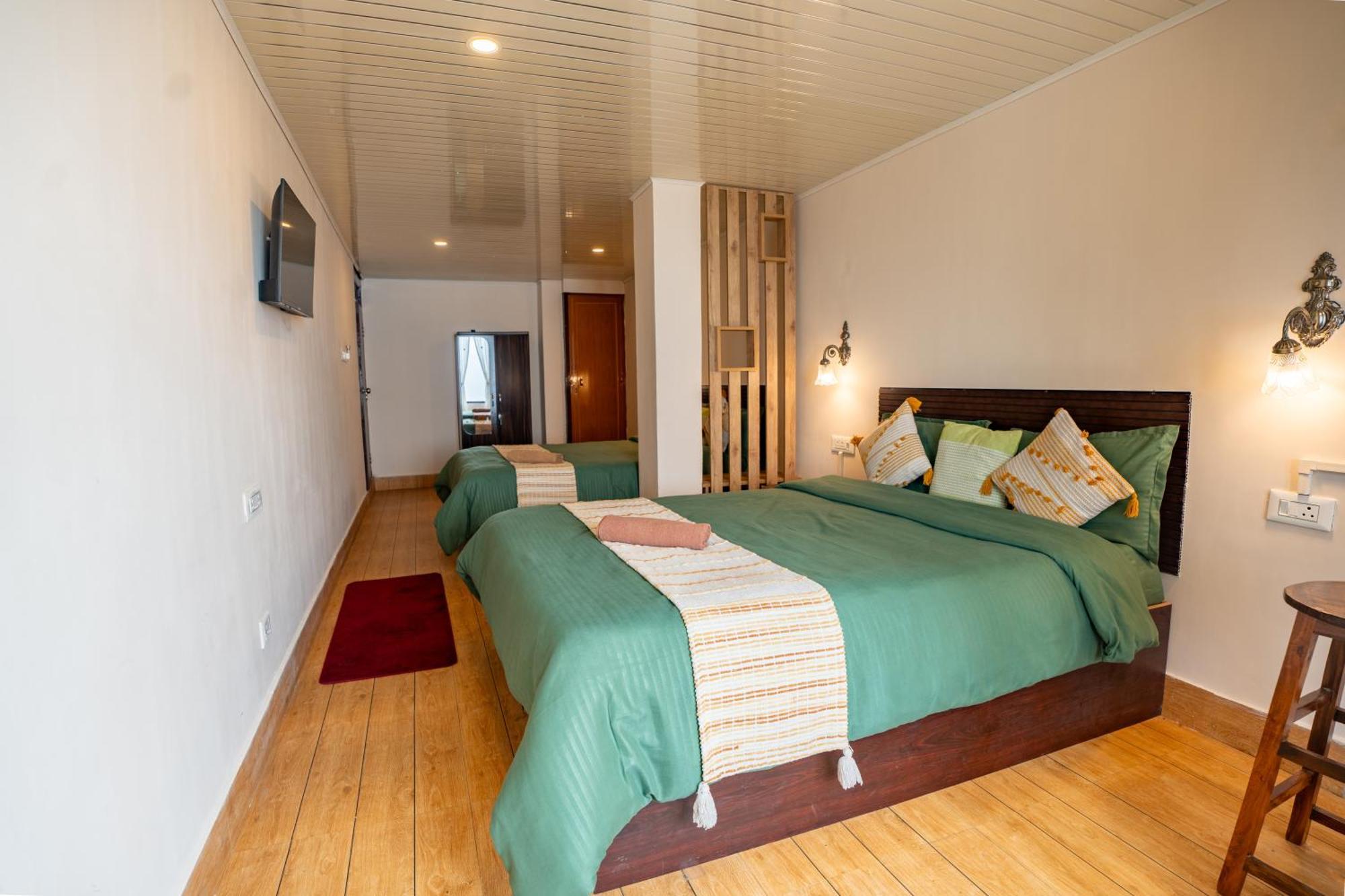 Monratino Himadrie -2 Mins Walk From Mall Road - All Rooms Have Kanchenjunga Mountain View Darjeeling  Exterior photo