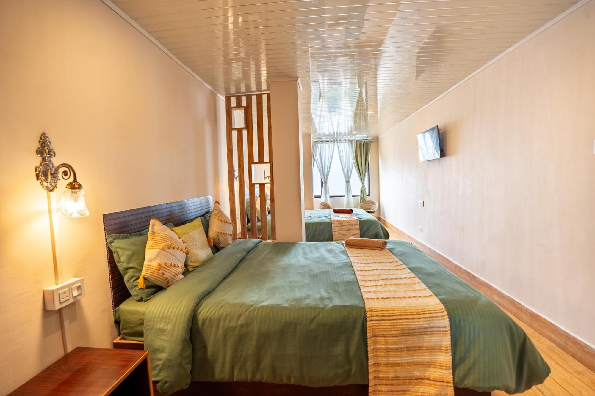 Monratino Himadrie -2 Mins Walk From Mall Road - All Rooms Have Kanchenjunga Mountain View Darjeeling  Exterior photo