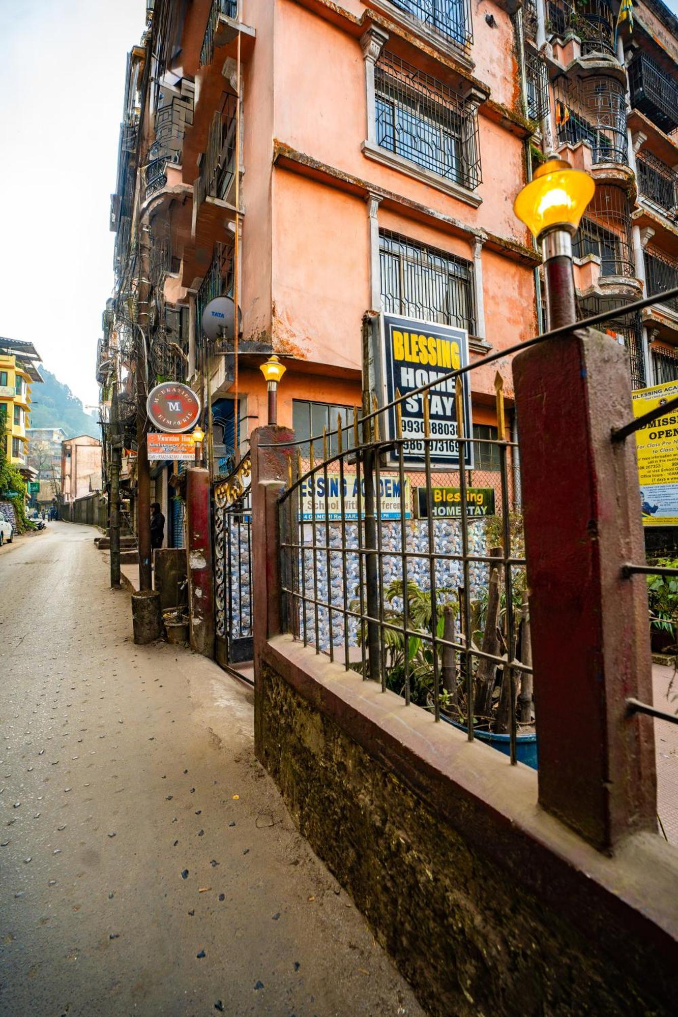 Monratino Himadrie -2 Mins Walk From Mall Road - All Rooms Have Kanchenjunga Mountain View Darjeeling  Exterior photo