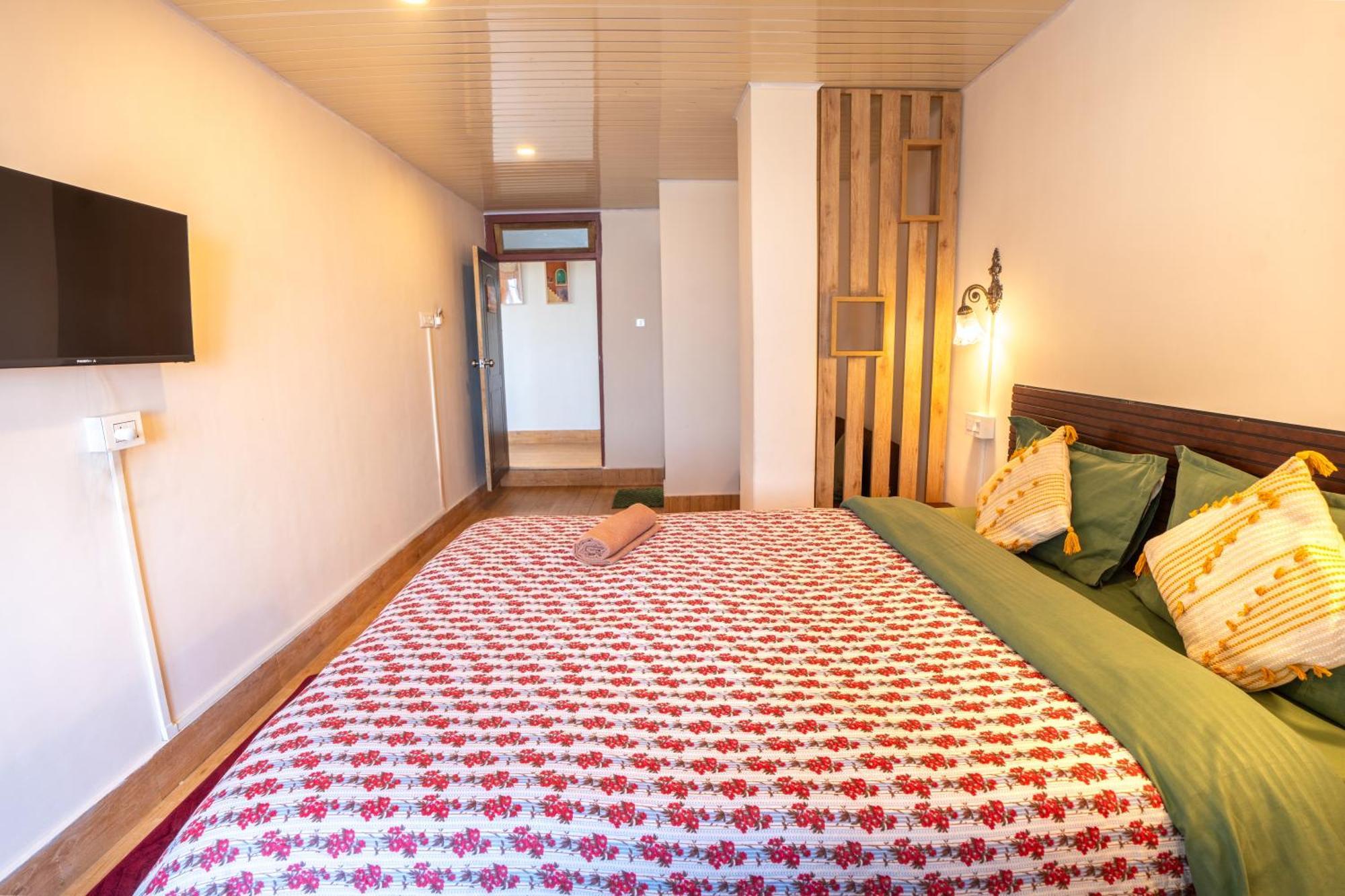 Monratino Himadrie -2 Mins Walk From Mall Road - All Rooms Have Kanchenjunga Mountain View Darjeeling  Exterior photo